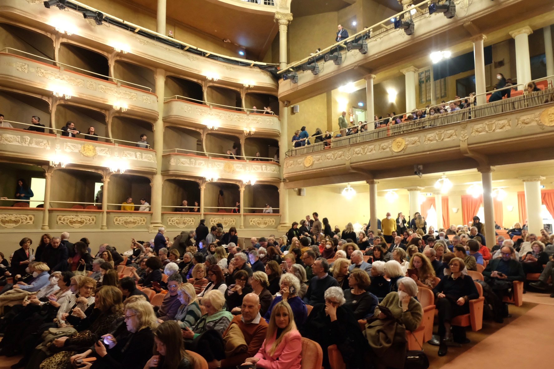 Dal Teatro Goldoni Al Malibran, Su Il Sipario Con Elena Sofia Ricci